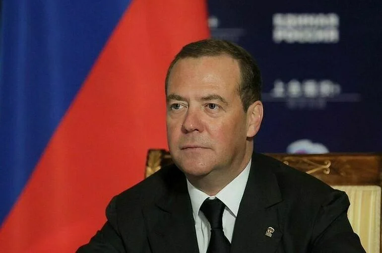 Медведев назвал конфликт с Украиной и Европой «новой Отечественной войной»