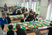 Питание для школьников на новых территориях хотят организовать «в иной форме»