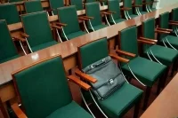 Региональных и муниципальных депутатов лишат полномочий за многократные прогулы