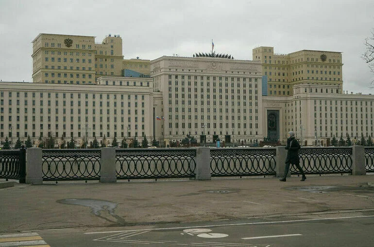 Неслуживших россиян призывного возраста могут не взять в добровольцы