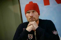 Фигуриста Костомарова не отключили от ИВЛ окончательно