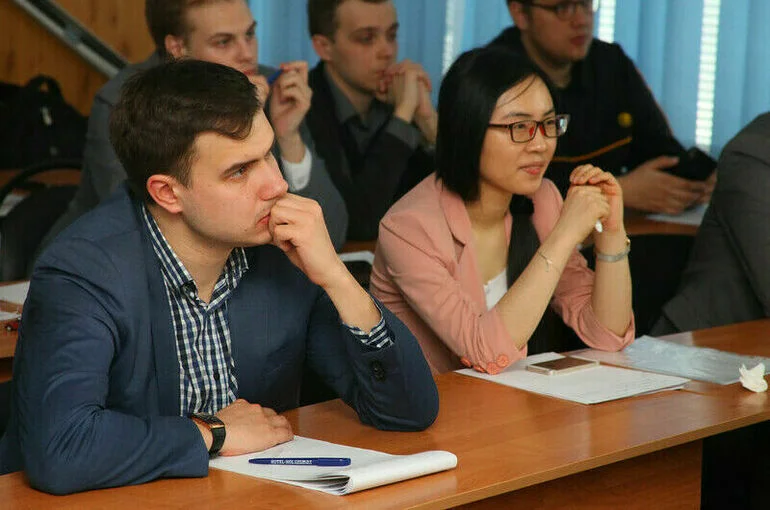 Студенты узнают об операции в Сирии и цветных революциях в СНГ