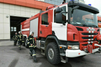 Десять человек эвакуировали из горящего ресторана в Московской области