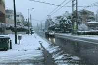 В Афинах из-за снегопада закрыли школы и магазины