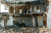 В Сирии российские спасатели нашли под завалами живого мужчину