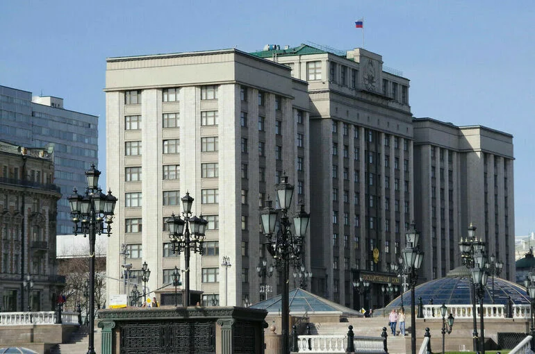 Россиянам хотят дать право вносить изменения в регистр населения