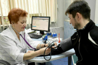 Военно-врачебная комиссия обследует добровольцев