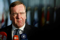 Министр обороны ФРГ усомнился в скором окончании конфликта на Украине