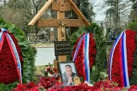 На могиле Владимира Жириновского откроют памятник