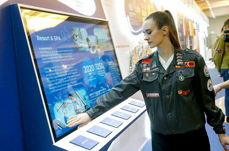 В Госдуме открылась выставка достижений Российских студенческих отрядов