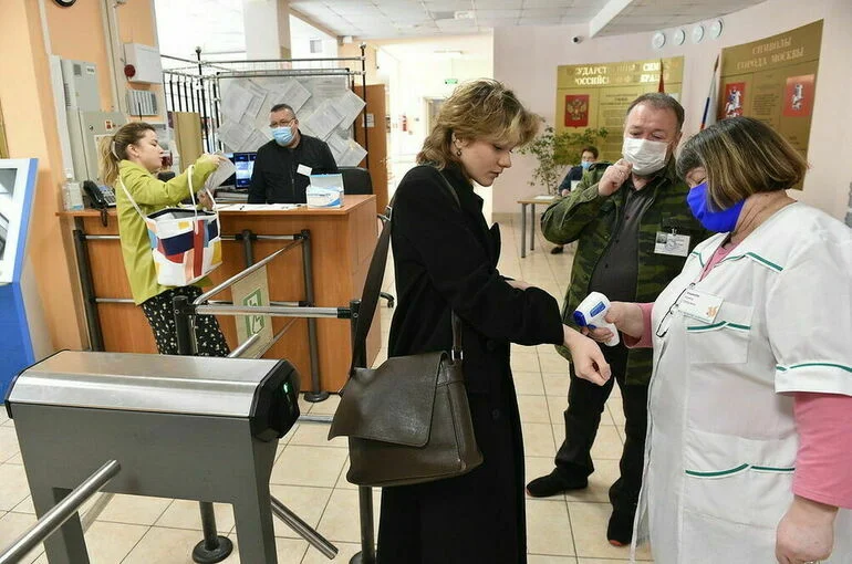 Работу на ОГЭ и ЕГЭ предложили компенсировать всем сотрудникам школ