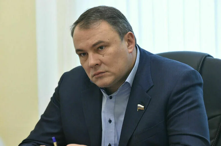 Толстой рассказал о разных взглядах в дискуссии о выходе России из ВТО