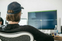 В Госдуме предложили запретить некоторым айтишникам работать удаленно из-за границы