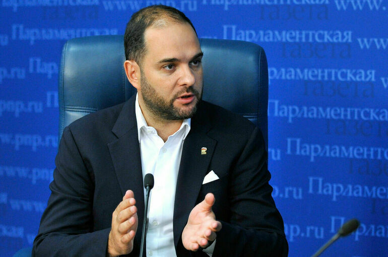 Мажуга считает, что для мотивации российским ученым нужны сверхзадачи