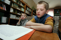 Вести учет детей-сирот предлагают по-новому