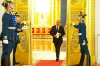 Песков не ответил на вопрос об участии Путина в концерте в «Лужниках»