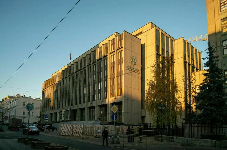 Сенаторы рекомендовали Совфеду одобрить закон о приостановке СНВ-3