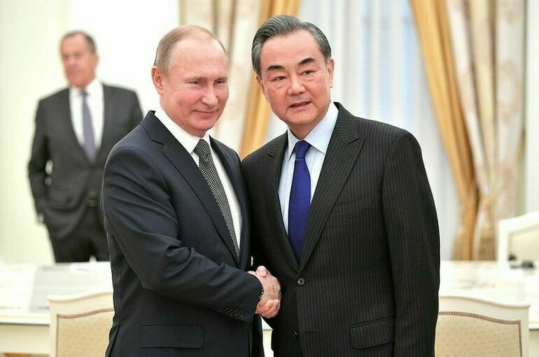 Путин проводит встречу с членом Политбюро ЦК Компартии Китая 