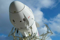 Запуск корабля Crew Dragon с российским космонавтом перенесен на сутки