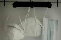 В Гонконге с 1 марта отменяют требование носить маски на улице и в транспорте