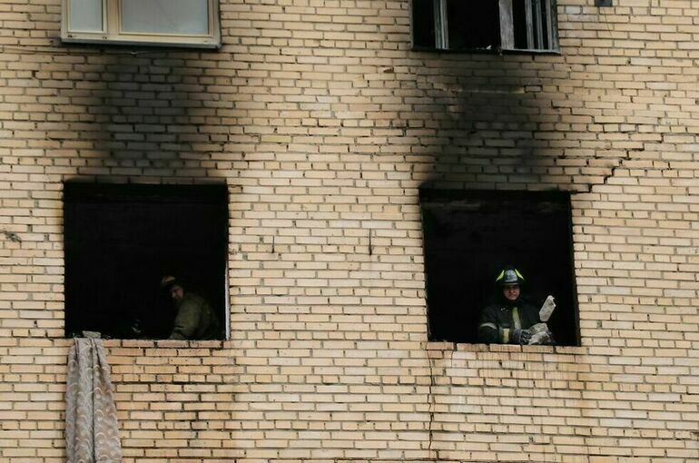 СМИ: Установлена личность погибшей в горящей лифтовой кабине в Москве