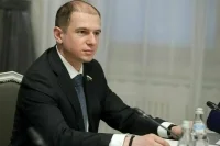 Романов предложил запретить увольнять мужей неработающих женщин в декрете