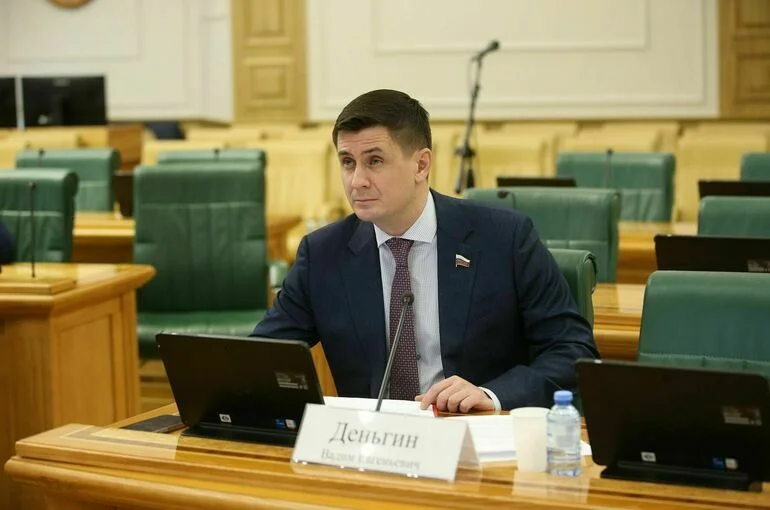 Деньгин предложил ограничить наценку на цветы в преддверии 8 Марта