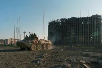 Срок службы по призыву повысили, а контрактников узаконили