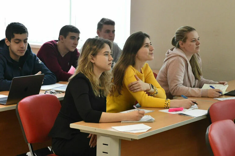 Мажуга и Безбородов расскажут, что изменится в правилах приема в вузы в 2023 году