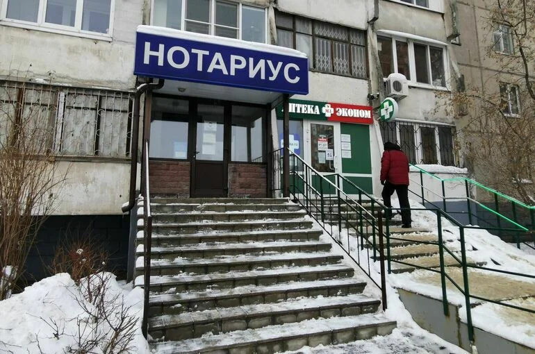 Получающих военную пенсию нотариусов хотят освободить от страховых взносов