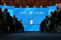 Путин: Россия готова передавать африканцам мобильные лаборатории