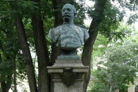 В посольстве РФ возмутились осквернением памятника графу Игнатьеву