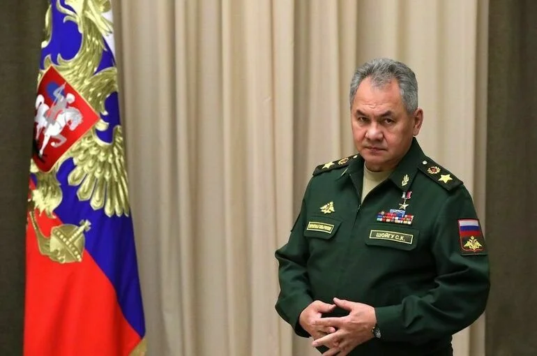 Шойгу наградил орденами Мужества экипаж Су-27 после инцидента с дроном