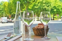 За что россияне любят и ненавидят летние кафе