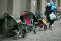 Минтруд дополнил правила подачи заявления на пособие по уходу за ребенком