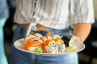 Россиянам рассказали, как не отравиться роллами