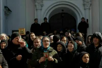 Верующие не пустили комиссию по приемке в Киево-Печерскую лавру