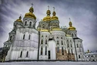 В одном из корпусов Киево-Печерской лавры заперли монахов