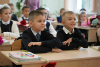 За­писывать детей в шко­лу просят разрешить офлайн