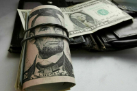 Россияне в 2022 году купили валюты на более чем 1 трлн рублей