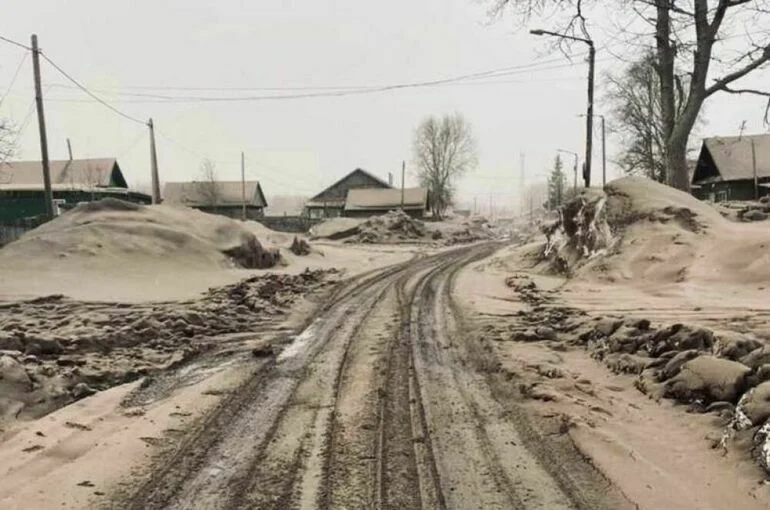 На Камчатке толщина слоя пепла от извержения вулкана достигла 20 см