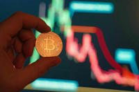 Аксаков считает, что биткоин может «рухнуть» в любой момент