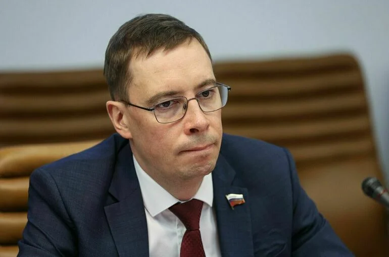 Калашник призвал ослабить контроль за оборотом серебра