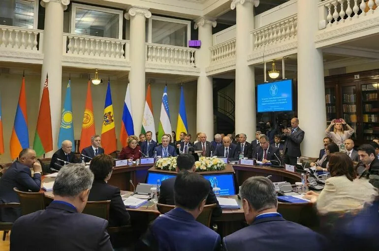 В Таврическом дворце начались мероприятия основной программы сессии МПА СНГ