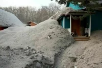 На Камчатке начали расчищать дороги после извержения вулкана Шивелуч