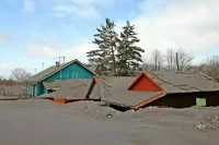 На Камчатке школы в засыпанных пеплом поселках перейдут на удаленку