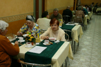 В Минтруде рассказали, как получить горячее питание и временное жилье