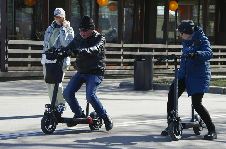 Следователи проверят сведения о травмировании петербуржцев самокатчиками