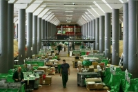 В Москве в пункте выдачи обнаружили подозрительные статуэтки