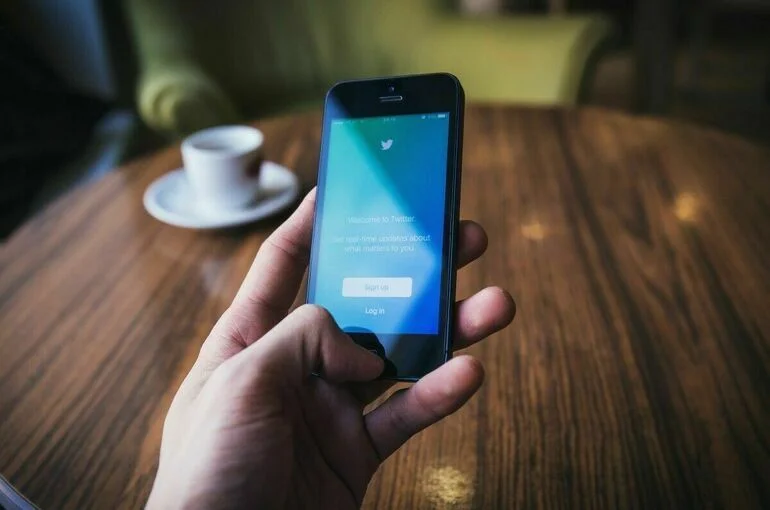 Twitter откажется от маркировки «государственные СМИ»